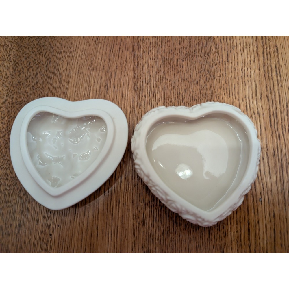 Lennox Heart Trinket Box Gold Trim Mother/Daughter/Bride/Shower - Picture 7 of 8